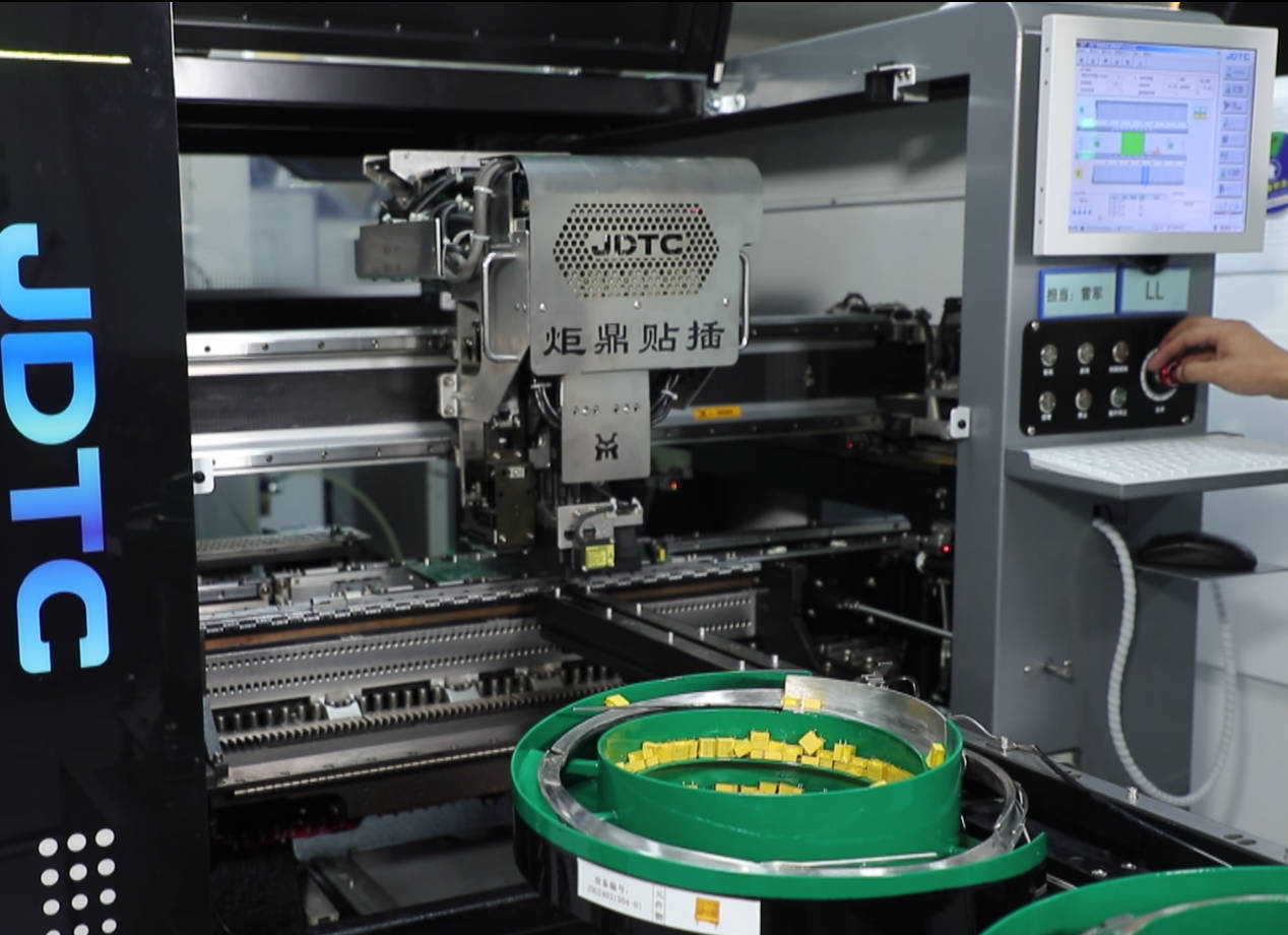 充電器自動插件機生產線：驅動充電器制造業的智能化升級