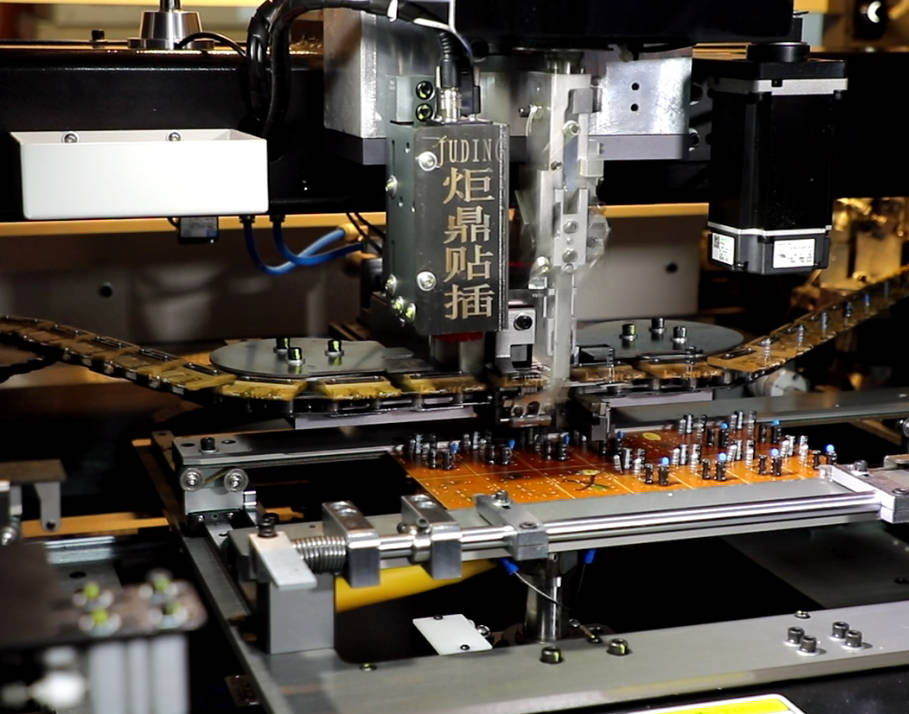 全自動(dòng)插件機(jī)提升生產(chǎn)效率與精度的利器