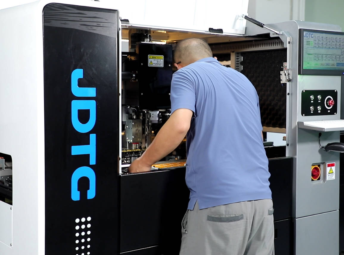 自動(dòng)插件機(jī)操作人員守則：保障生產(chǎn)安全與效率的關(guān)鍵