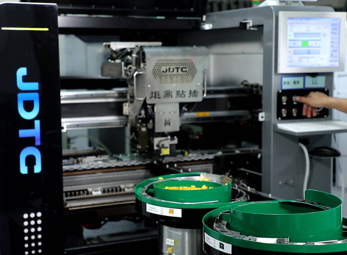 異型元器件異形插件機(jī)智能制造的創(chuàng)新設(shè)備