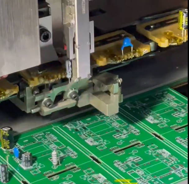 自動立式插件機電子制造行業的必要設備