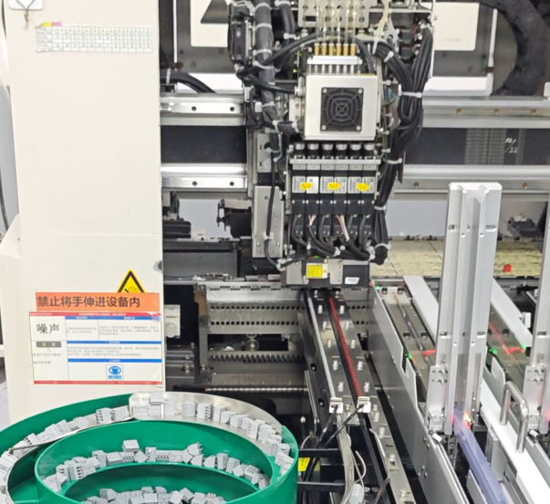 超越手工：異形插件機(jī)在五大應(yīng)用場景中如何賦能智能制造?