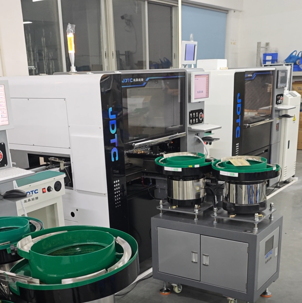 ??異形插件機在汽車電子制造中的關鍵應用與質量控制?